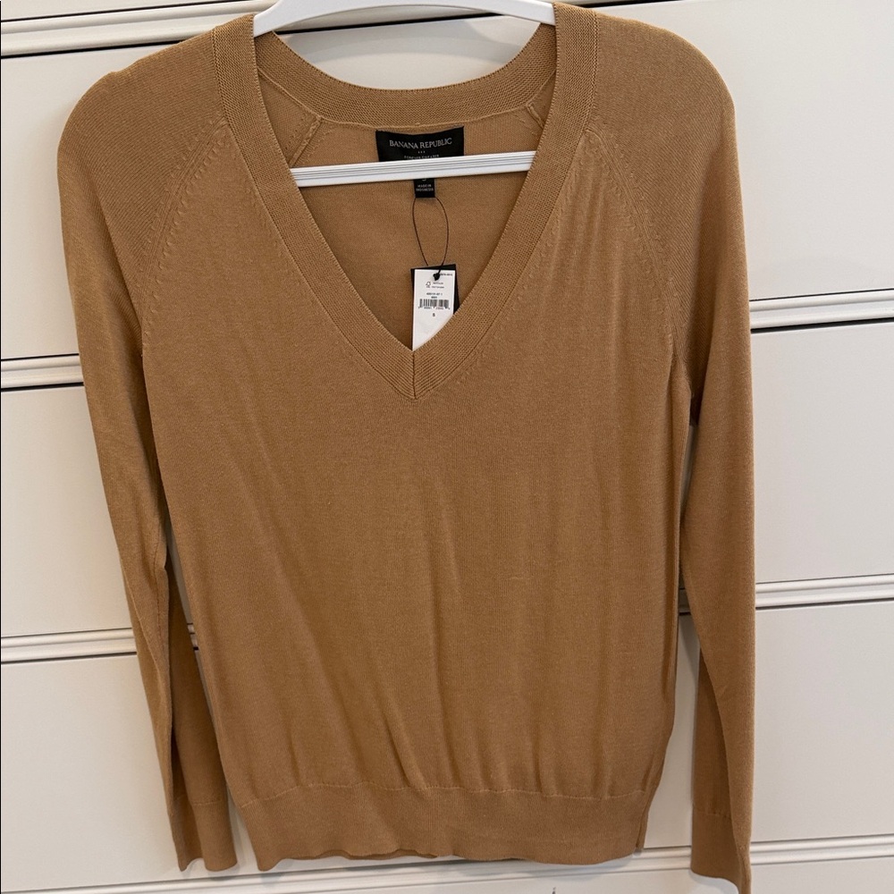 Banana Republic Factory Women's Camel Forever V-Neck Sweater